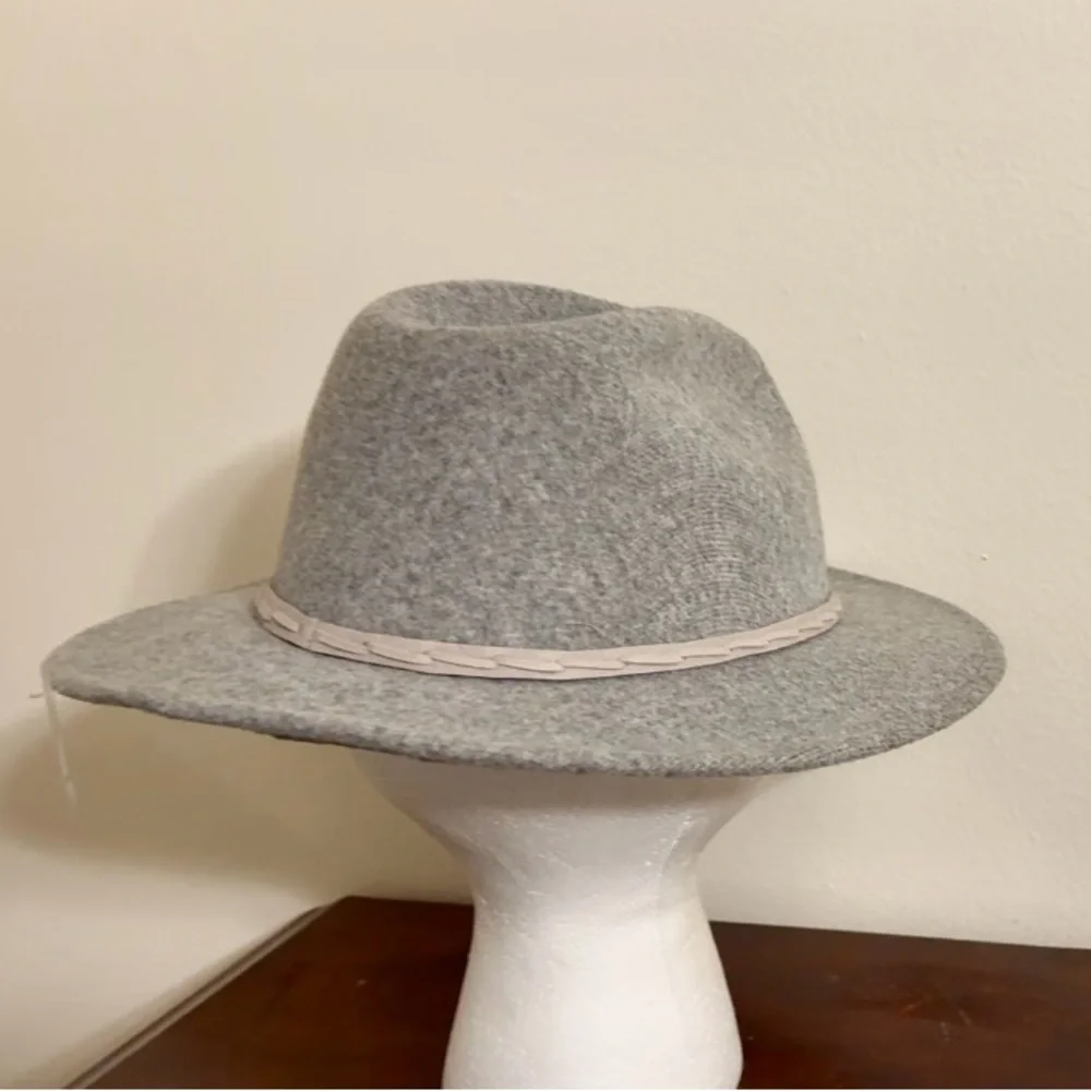Women’s OS Fedora hat.  Light grey wool blend, with beige brim accent, like new. - Picture 6 of 8